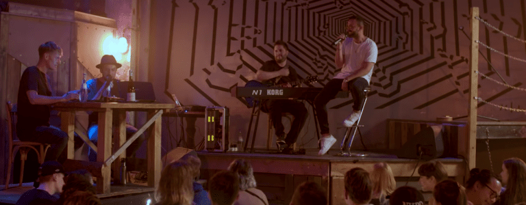 Bawrz bei Kerzenschein: Al Kareem und Band viben in Berlin // Live-Video