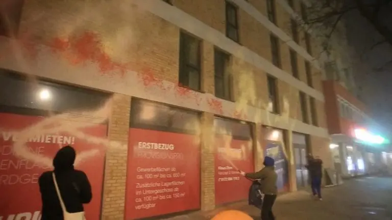 Graffiti statt Gentrifizierung: wie Berliner ihren Kiez retten // Video