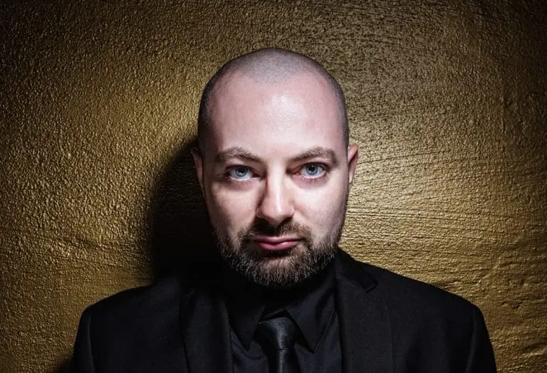 »Kunst und Kopfkrieg« mit MC Basstard: »Gesellschaftlich werden Depressionen als Schwäche angesehen« // Interview