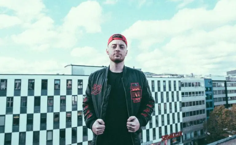 Bausa verlängert die »Dreifarben Tour« // Live