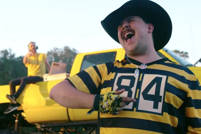 Branchez & Big Wet – Turn Up On the Weekend // Video