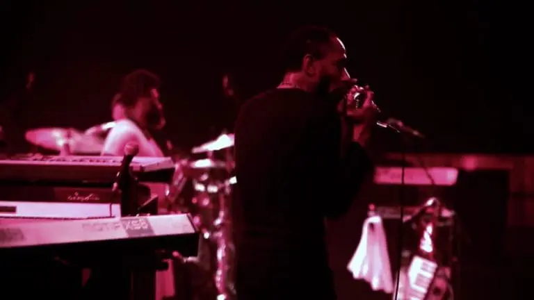 Yasiin Bey & Robert Glasper – Stakes Is High (Live)