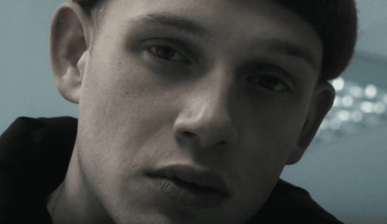 John Known veröffentlicht »John Doe«-Single »1000jibs« // Video