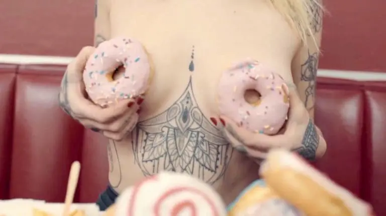 Curly – Munchies (prod. Enaka & Max Mostley // Video