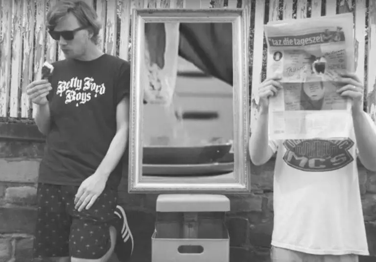 Dexter, Retrogott, Am Flughafen, Hubert Daviz, Haare nice, Remix fly