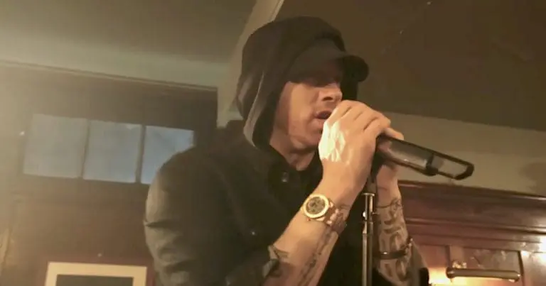 Eminem bei den EMAs: »Walk On Water« zum ersten Mal live mit Skylar Grey // Video