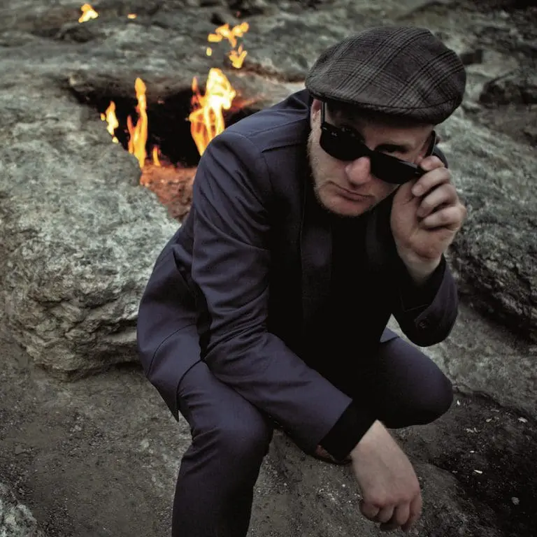 Flo Mega: »Mir gefällt es nicht, wenn man eine Opferrolle einnimmt« // Interview