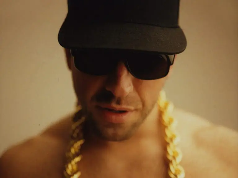 »Das ist Hardcore-Rap der feinsten Sorte«: Frauenarzt über die Gäste auf dem »Mutterf*cker«-Remixalbum