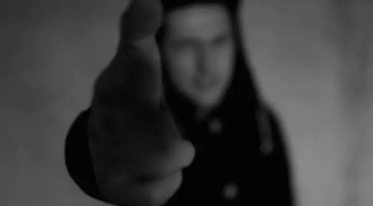 Sickless – Gangsigns & Küsse [Video]