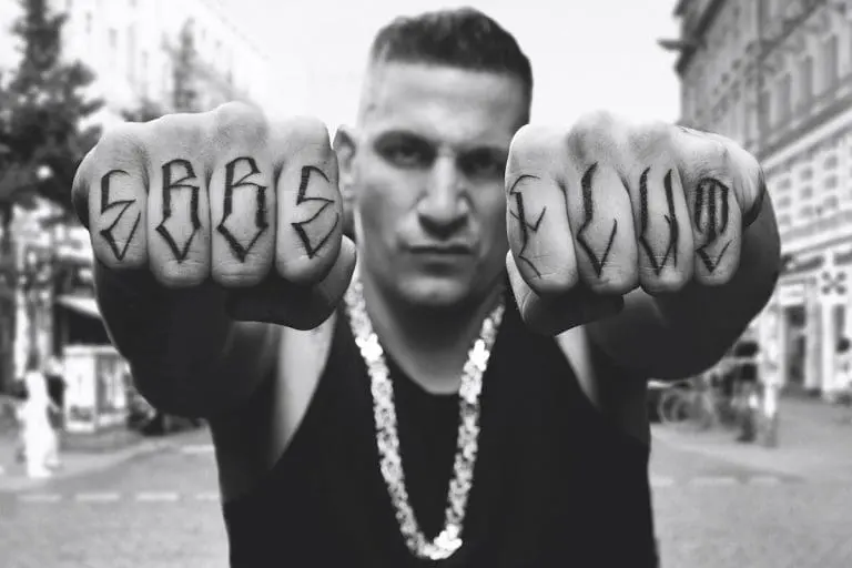 Gzuz: »Heute ist vieles nur Augenbrauen­gezupfe« // Interview
