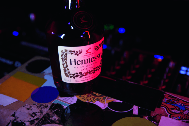 Wie wurde Hennessy zum Lieblingsdrink von Straßenrap weltweit? // Advertorial