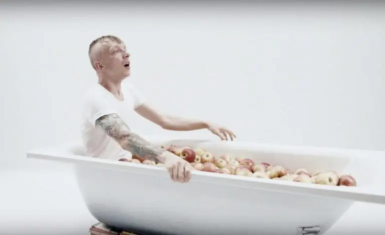 I Salute, Draw, Her Confidence,