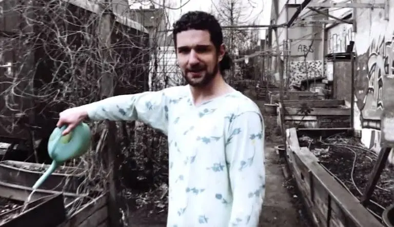 »Ich kann alles was ich will«: Joey Bargeld mit »Trotzdem« // Video