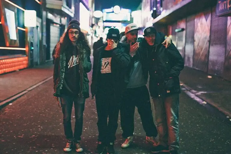 Veedel Kaztro, Johnny Rakete, Gold Roger & DJ Densen: Niemand hat die Absicht ein Interview zu geben // Interview & Verlosung