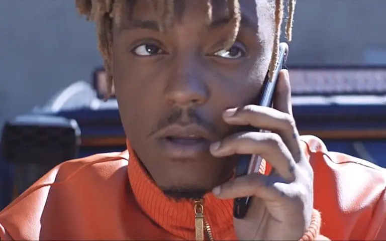 Wo sind die Playstation-Kids? Juice WRLD in einer Verfolgungsjagd durch die 90er // Video
