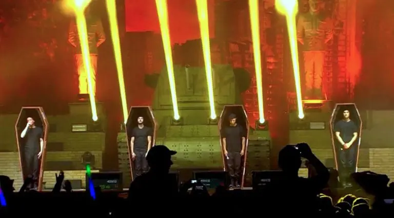 K.I.Z landen auf dem splash! 20 im Sarg // Video