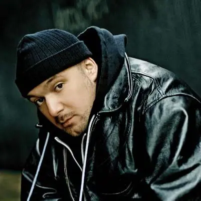 »Ich vertrau nur mir selbst und schau, dass ich mich selbst in den Griff kriege« // Kool Savas im Interview