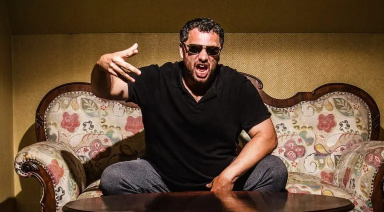 »Von mir aus können auch Transsexuelle auf der Bühne stehen und rappen« // King Orgasmus One im Interview