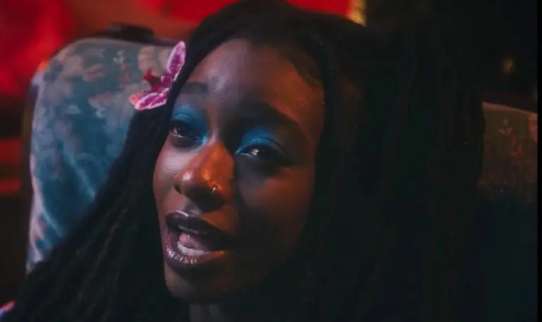 Little Simz kündigt ihr drittes Album mit neuer Single »Selfish« an // Video