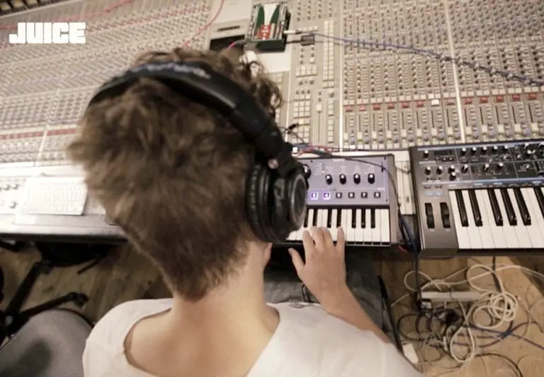 OK Kid – Track by Track – »15. Februar (Kaffee warm 2)« [JUICE TV]