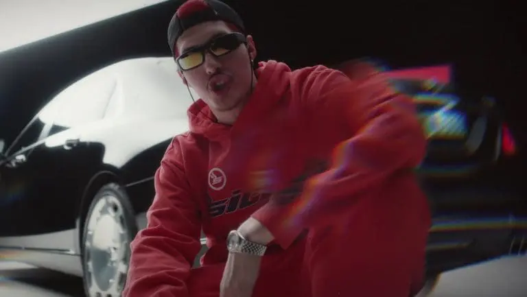 RIN bringt den 2000er-Vibe back: »Vintage« // Video