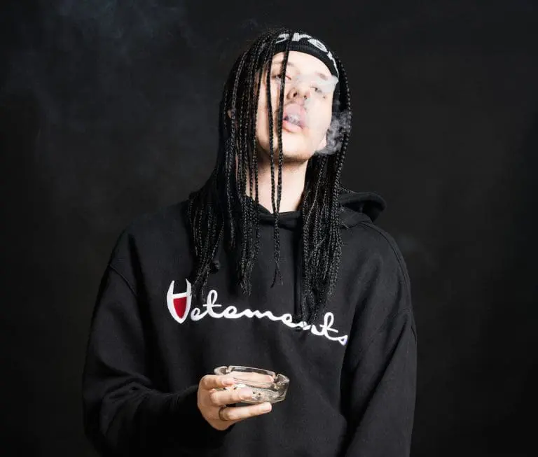 Rin: »In der Rapszene geht’s um nichts anderes als Promophasen« // Feature