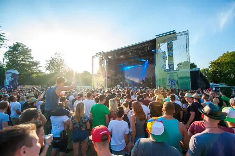 Maeckes, Bausa und Weekend kommen zum Spack! Festival // Live