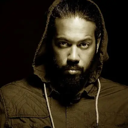 Samy Deluxe feat. Matteo Capreoli – Perlen vor die Säue (Video)