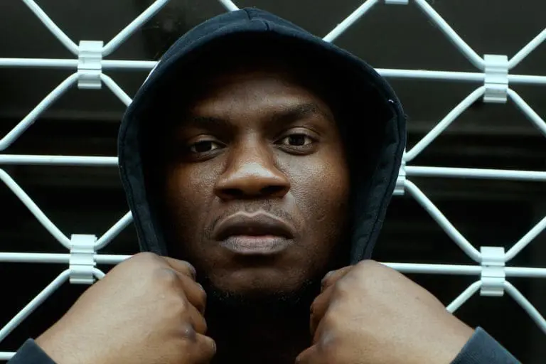 »Der letzte weiße König« on stage: Sylabil Spill geht auf Tour // Live