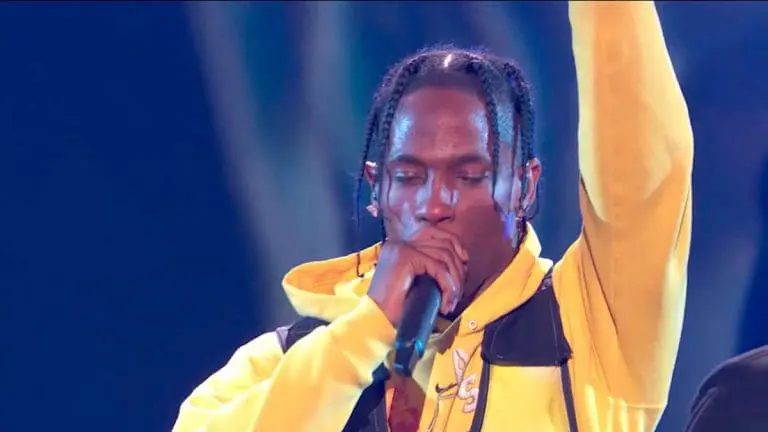 Travis Scott performt »Astroworld«-Medley bei den VMAs // Video