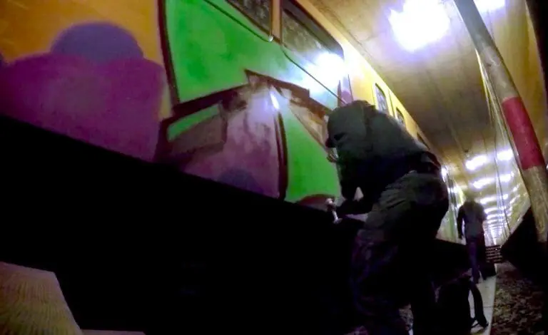 Trus malt in Berliner und New Yorker U-Bahn-Schächten // Video