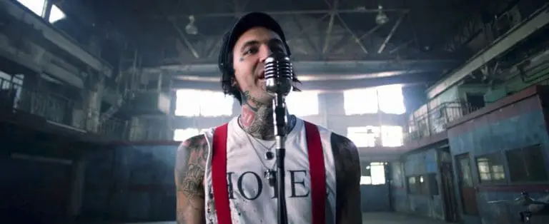 Yelawolf feat. Travis Baker & Juicy J  – Punk // Video