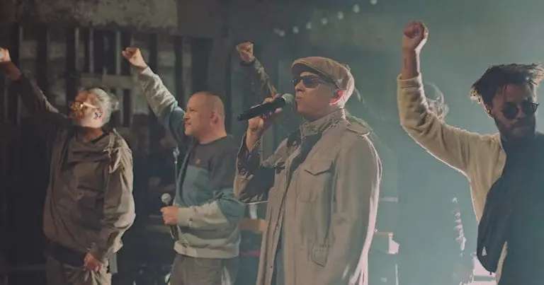 Samy Deluxe feat. Torch, Xavier Naidoo, Afrob, Megaloh & Denyo – Adriano (SaMTV Unplugged) // Video