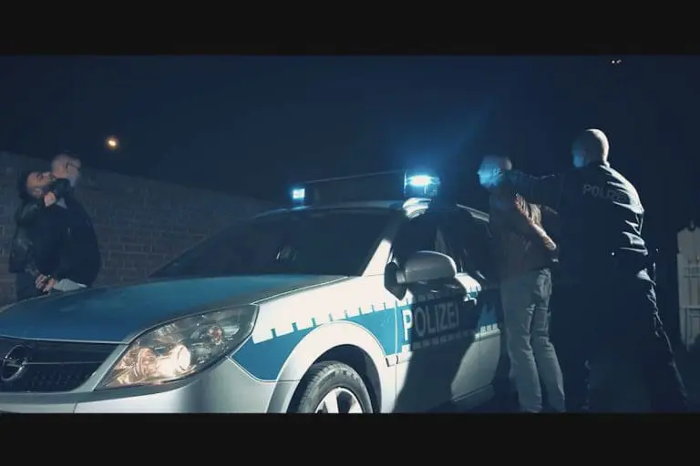 Azet – KOPF SCHROTT // Video