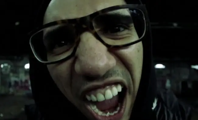 B-Tight feat. Tony D – Heisse Ware [Video]