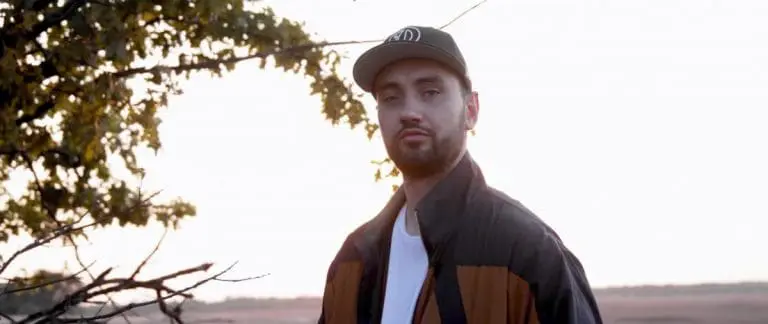 Dead Rabbit droppt »Bright Lights« und »Dark Shades« mit Samy Deluxe, Marteria, Sylabil Spill, Bausa u.v.m. // Stream