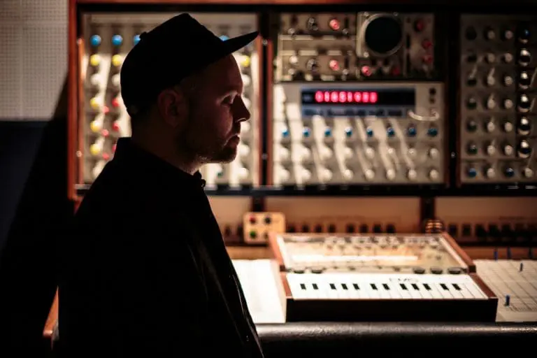 DJ Shadow feat. Run The Jewels – Nobody Speak