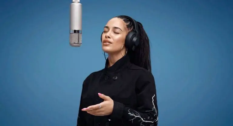 Jorja Smith – Blue Lights live @ COLORS // Video