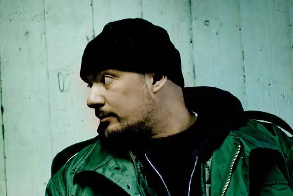 »Jeder auf der Straße hat dich dumm angekuckt oder dich ­direkt konfrontiert, wenn er dich nicht kannte.« // Kool Savas im Interview