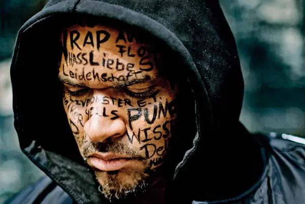 »Ich bin der Punker unter den Rappern« // Olli Banjo im Interview