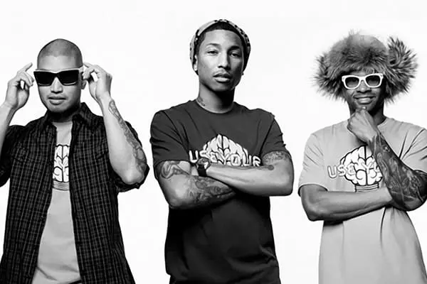 »Wir als Dozenten. Eine Vorlesung über die verschiedenen Gesellschaftsmodelle und im Hörsaal ungefähr 200 hübsche Chicks. Das wäre dope!« // N.E.R.D. im Interview