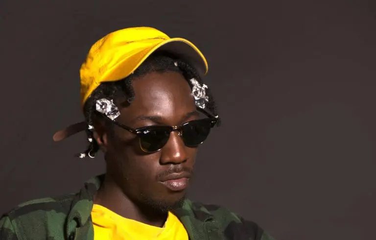 Kwam.E: »Mich und Tee kann man sich wie Yin und Yang vorstellen. Ich bringe ihre Positivität auch mit, aber mit Zorn« // Feature