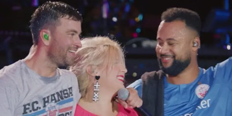 Marteria holt für »Lila Wolken« Miss Platnum auf die Bühne // Video