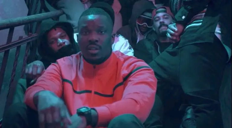 Musa holt sich Mortel und Pronto für die trappige Junkie-Ballade »Treppenhaus« // Video