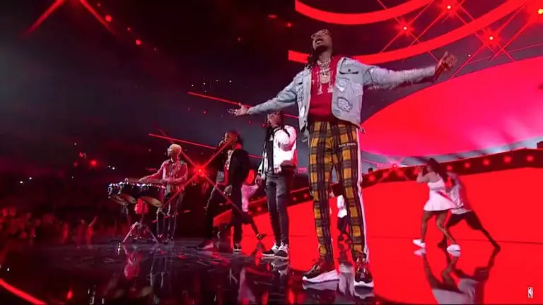 N.E.R.D und Migos performen bei der NBA All-Star Halftime Show // Video