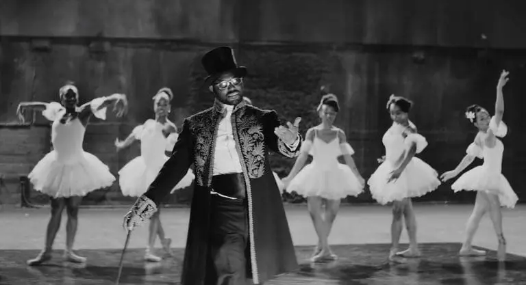 »Das Album kommt sehr, sehr, sehr bald« – ScHoolboy Q holt Travis $cott auf »CHopstix« // Video