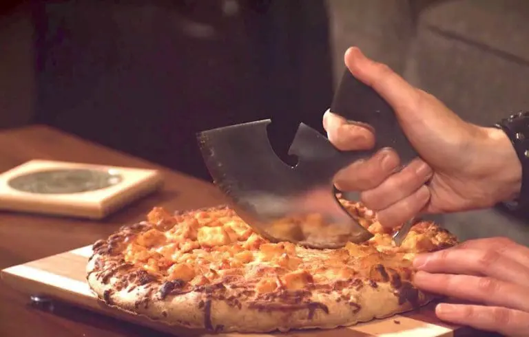 Wie man sich einen Wu-Tang-Pizzaschneider bastelt // Video