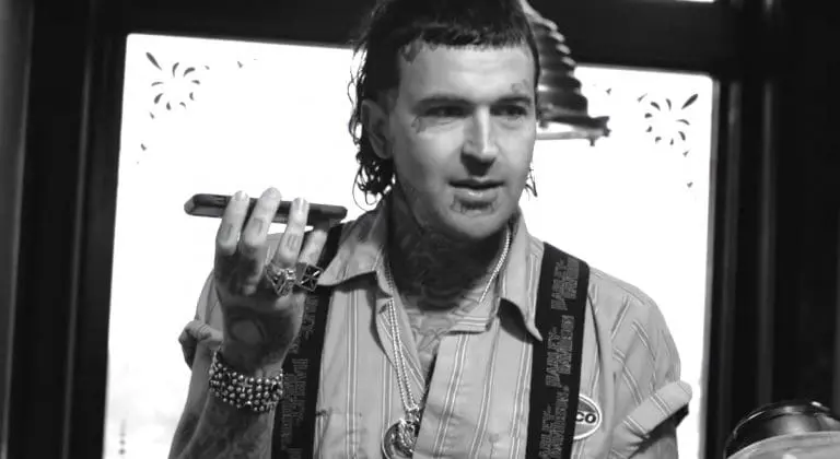 Yelawolf zeigt auf »Elvis Messy«, warum Eminem ihn gesignt hat // Video