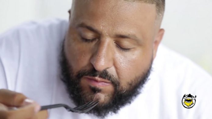 DJ Khaled schwitzt