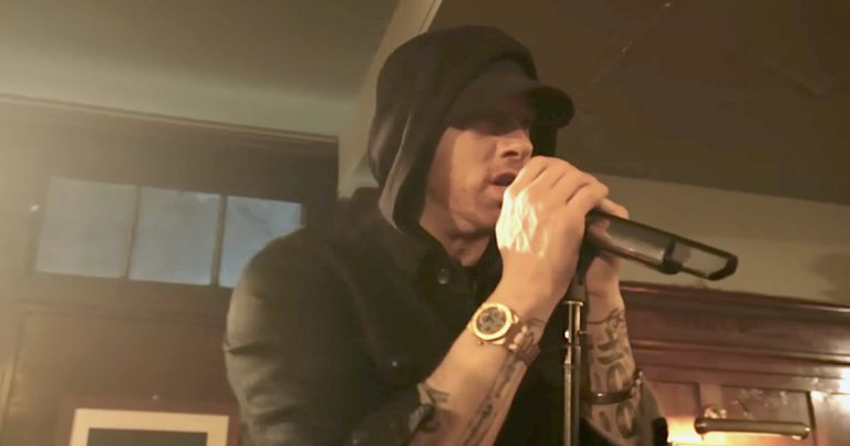 Eminem bei den EMAs: »Walk On Water« zum ersten Mal live mit Skylar Grey // Video